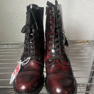 Taos Women 7-7.5 Boots Dark Cherry/Oxblood NWT
New $250
Asking $150